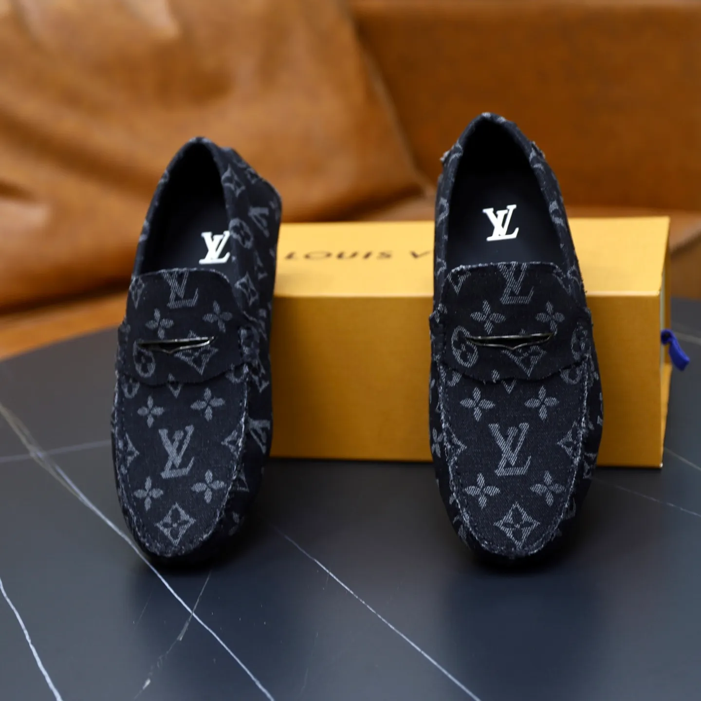 Ex-factory price: 480💰【LV】Louis Vuitton ⚠️High-end men’s driving and pedal series ⚠️38-44 (customized for 45) ⚠️All original cowhide leather! Thick and soft! Made entirely of calfskin lining! Rubber sheet anti-slip beanie sole! Three-dimensional package technology! Fashionable and classic! Handicrafts! Original high quality! Feel free to compare!